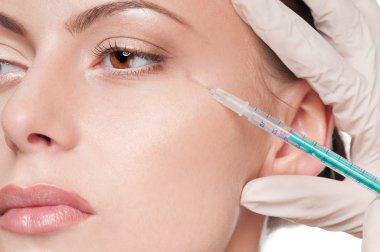 güzellik karşısında kozmetik botox enjeksiyonu