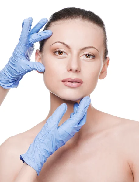 Kosmetyczka dotknąć i egzamin twarz zdrowie kobiety — Zdjęcie stockowe