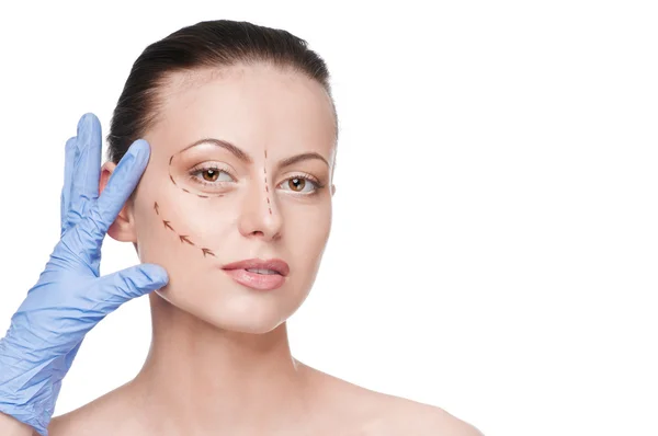 Korrekturlinien im Gesicht der Frau, vor der Operation — Stockfoto