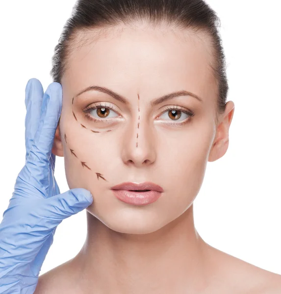 Lignes de correction sur le visage de la femme, avant l'opération chirurgicale — Photo