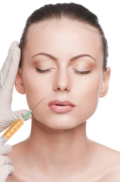 Güzellik karşısında kozmetik botox enjeksiyonu — Stok fotoğraf