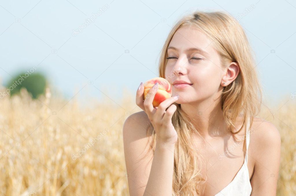 http://static8.depositphotos.com/1032272/863/i/950/depositphotos_8638404-Happy-woman-on-picnic-in-wheat-field.jpg