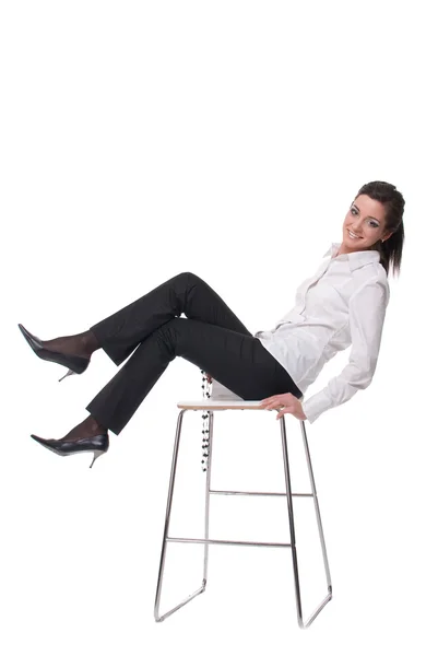 Genç bir duygusal iş kadını sandalyeye portresi — Stok fotoğraf