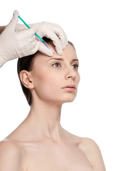 Косметическая инъекция ботокса в лицо красотки — стоковое фото