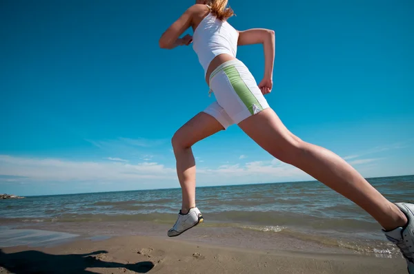 Sport woman running on beach — Stock Photo, Image