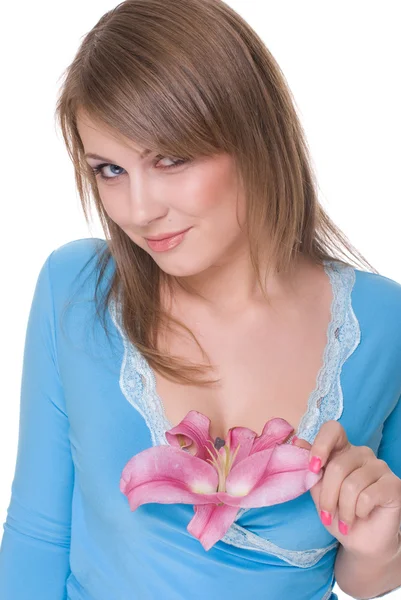Zblízka portrét mladé krásné ženy s květinou — Stock fotografie