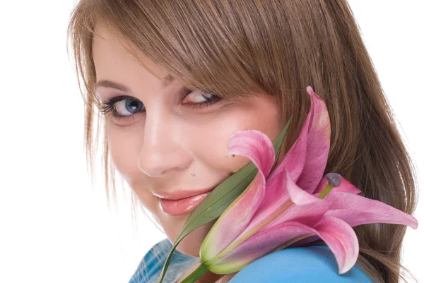 Крупним планом портрет молодої красивої жінки з квіткою — стокове фото