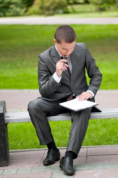 Business man working with papers at park. Student — Stock Photo, Image
