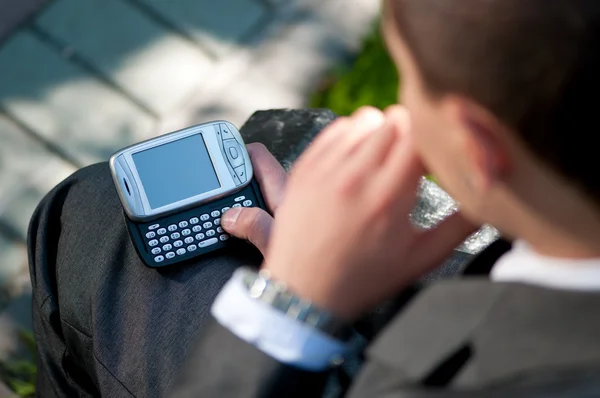 Un uomo d'affari parla con il cellulare. Studente — Foto Stock