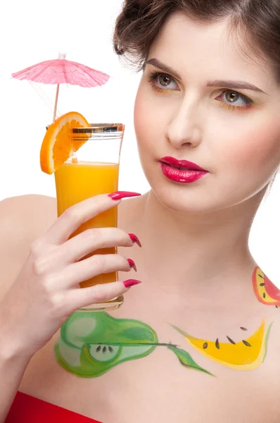 Close up portrait of beauty woman with fruit bodyart and juice — Stock Photo, Image