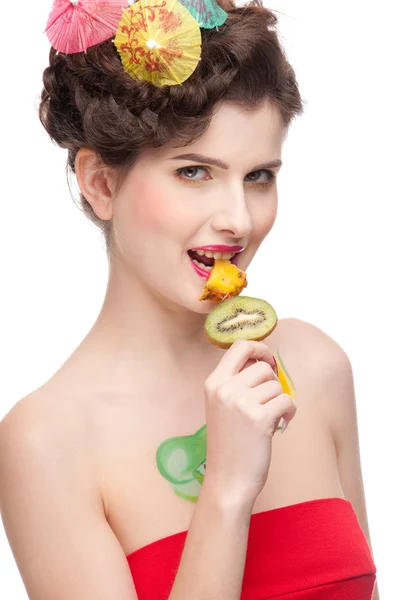 Portret van schoonheid vrouw met vruchten bodyart en fruit c close-up — Stockfoto