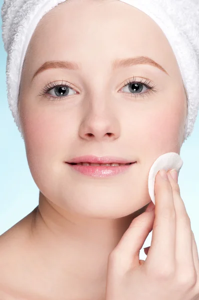 Close-up face of young woman applying sponge — Stock Photo, Image