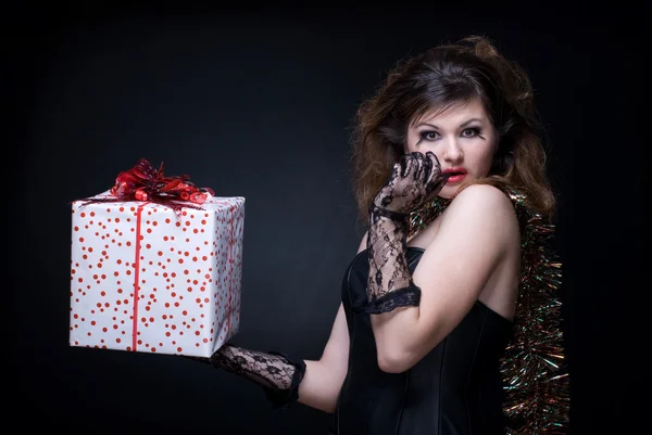 Closeup portrait of girl with red lips, tinsel and present on bl — Stock Photo, Image