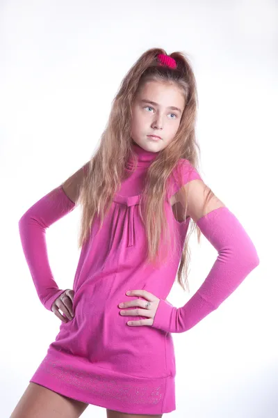 Gadis kecil remaja berbaju pink — Stok Foto