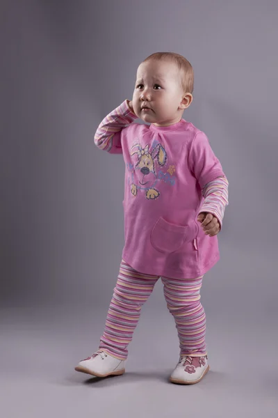 Dítě v růžových šatech — Stock fotografie