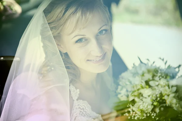 Retrato de la novia de cerca — Foto de Stock