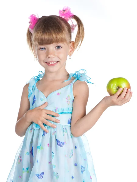 Menina bonita em um vestido azul com uma maçã na mão — Fotografia de Stock