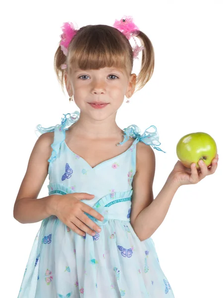 Egy alma, kezét a kék ruha a csinos lány — Stock Fotó