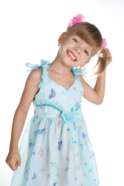 Portret van een schattig klein meisje in blauwe jurk — Stockfoto