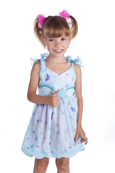 Portret van een schattig klein meisje in blauwe jurk — Stockfoto