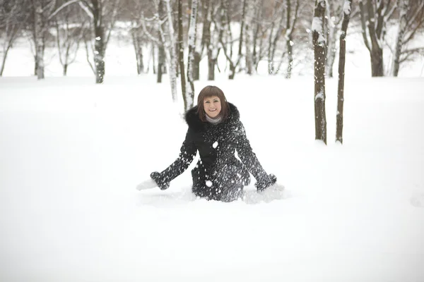 Flicka under vintern — Stockfoto