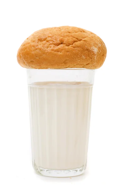 Milch und Brot — Stockfoto