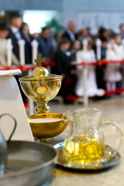 I sacramenti benedetti sull'altare — Foto Stock