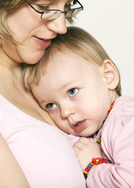 Baby girl cuddling up to her mother — Stock Photo, Image