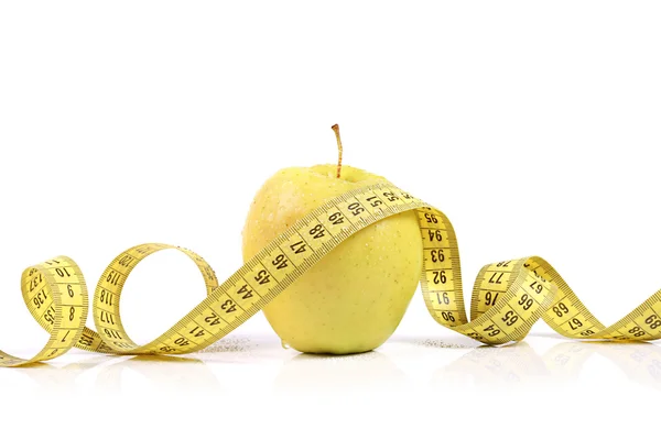 測定テープと新鮮なリンゴ — ストック写真