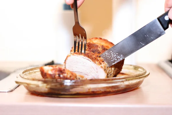 Roasted meat cutting — Stock Photo, Image