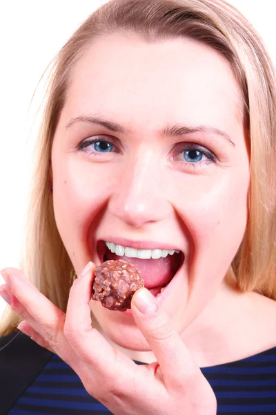 Mulher vai comer doces de chocolate — Fotografia de Stock