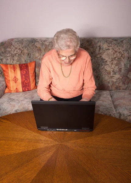 An old woman with a laptop — Stock Photo, Image