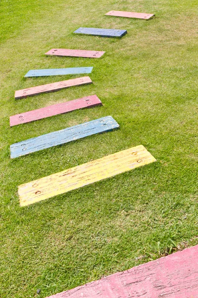 Sentiero in legno colorato — Foto Stock