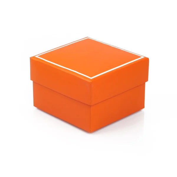 Laranja caixa fechada isolada no fundo branco — Fotografia de Stock