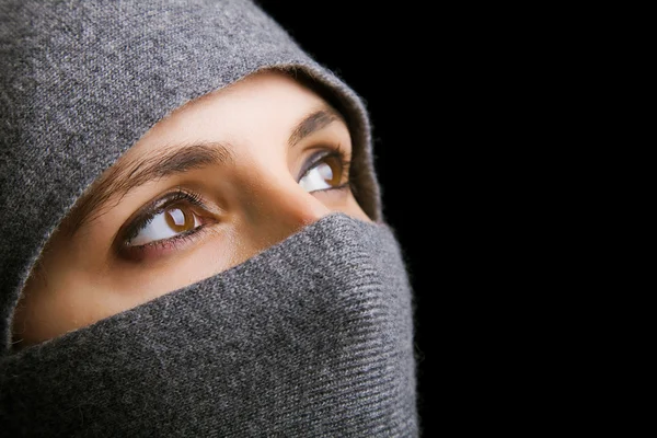 Jovem mulher close up retrato, estilo árabe — Fotografia de Stock