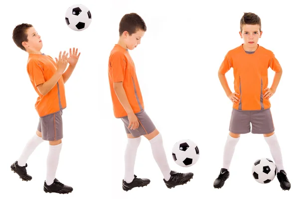 Chlapec s fotbalovým míčem. izolované na bílém — Stock fotografie