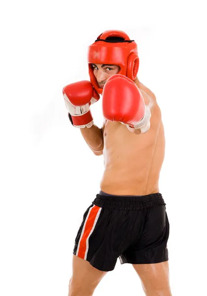年轻拳击手战斗机与拳击头盔和手套制作一拳 — 图库照片