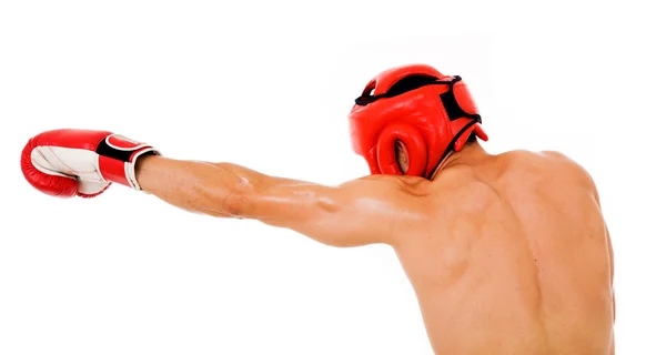 Genç boksör savaşçı bir yumruk yaparak eldiven ve kask boks ile — Stok fotoğraf