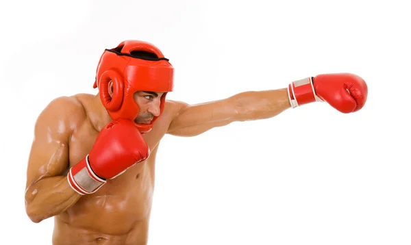 年轻拳击手战斗机与拳击头盔和手套制作一拳 — 图库照片