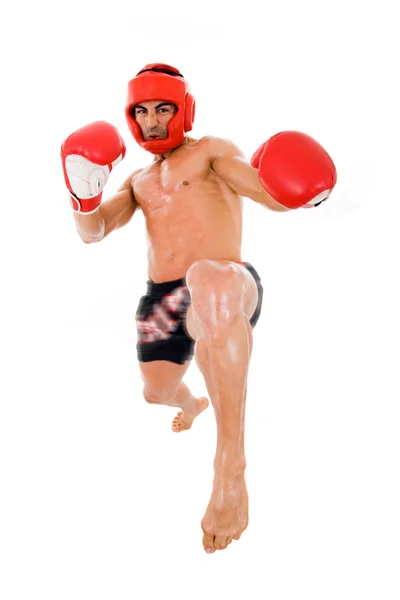 Jonge bokser vechter maken een kick op witte achtergrond — Stockfoto