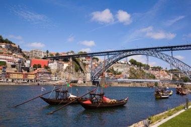 tradicional vintage port yakınındaki ünlü köprü p tekne taşıma