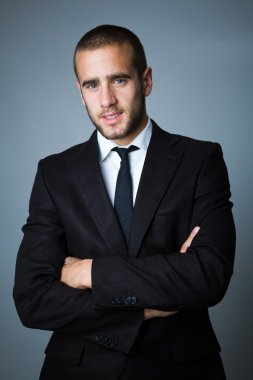 yakışıklı bir genç işadamı portresi