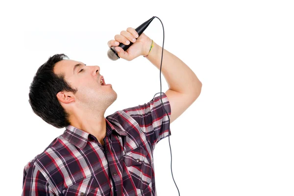 Bild eines gutaussehenden jungen Mannes, der in das Mikrofon singt, isoliert — Stockfoto