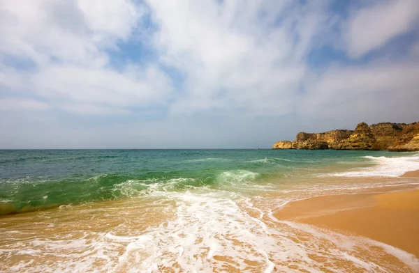 Plaża praia da marinha w algarve, na południe od Portugalii — Zdjęcie stockowe