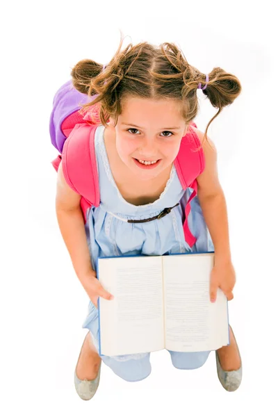 Vista superior de una adorable niña pequeña leyendo un libro, aislado en wh — Foto de Stock