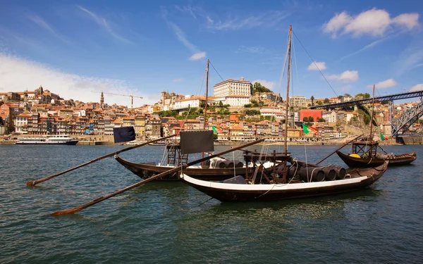 Panorama old Porto river Duoro, vintage port transporting boats, — Stock Photo, Image