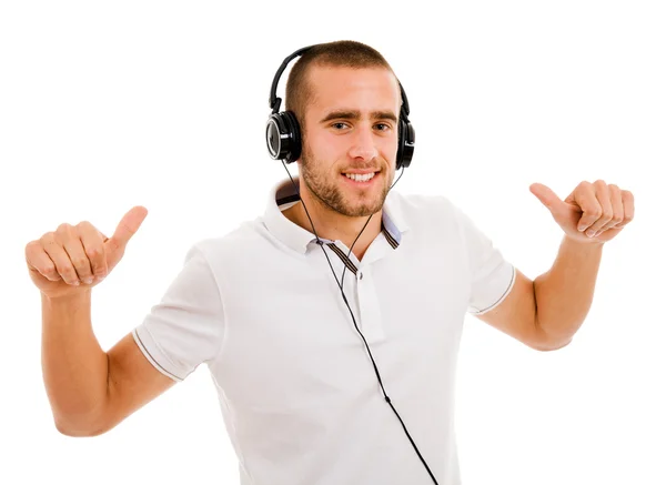 Jovem homem casual ouvindo música. Isolado em backgroun branco — Fotografia de Stock