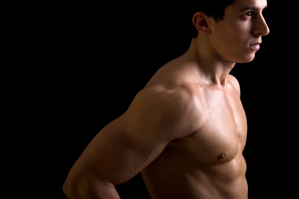 Muskulös manlig torso på svart bakgrund — Stockfoto