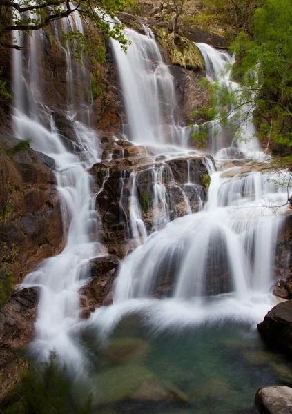 Wodospad w parku narodowym Portugalii geres, na północy — Zdjęcie stockowe