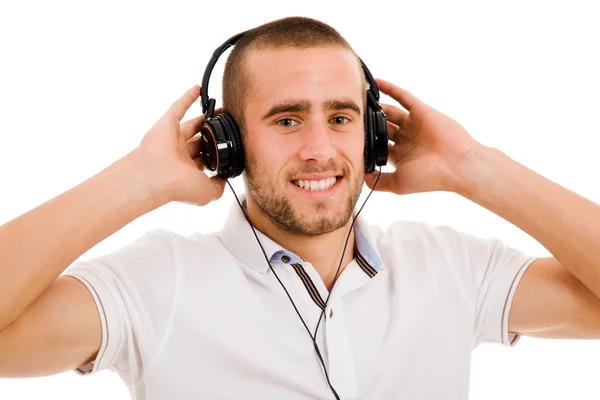 Joven hombre casual escuchando música. Aislado sobre fondo blanco . —  Fotos de Stock